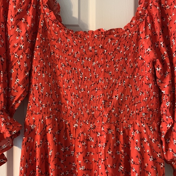 Red floral dress. Size small. Runs a little big due to smocking on the front. - Picture 2 of 6